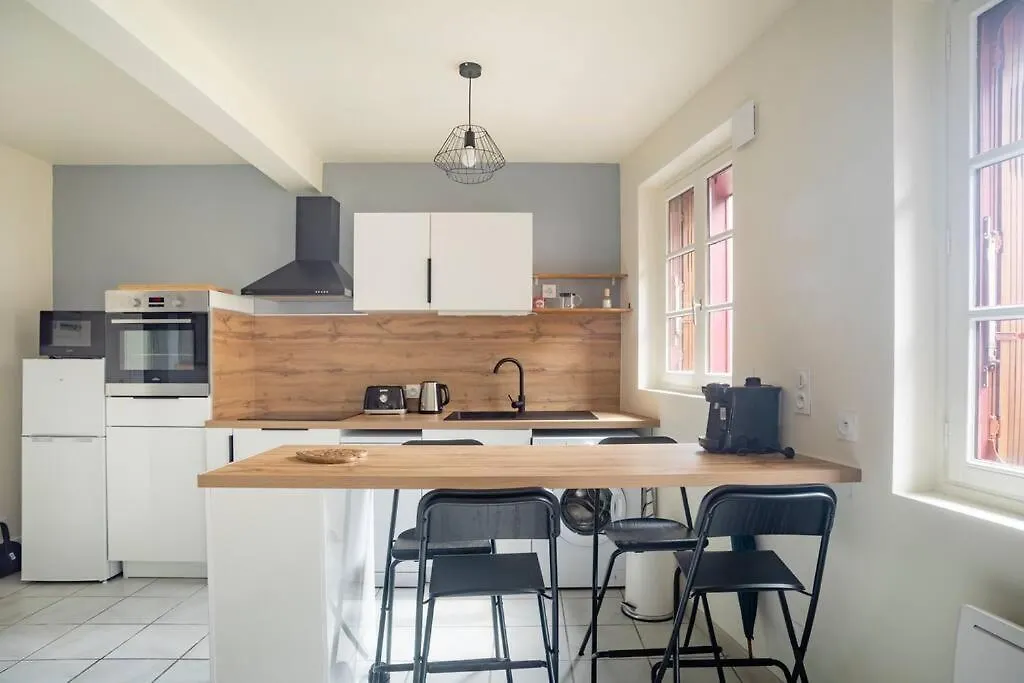 Le Charme De La Verriere Apartment Thiers 0*,  France