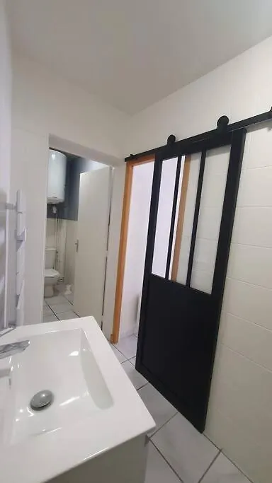 Le Charme De La Verriere Apartment Thiers 0*,  France